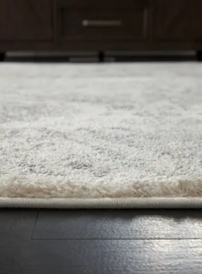 Precia 5'3 x 7'3 Rug