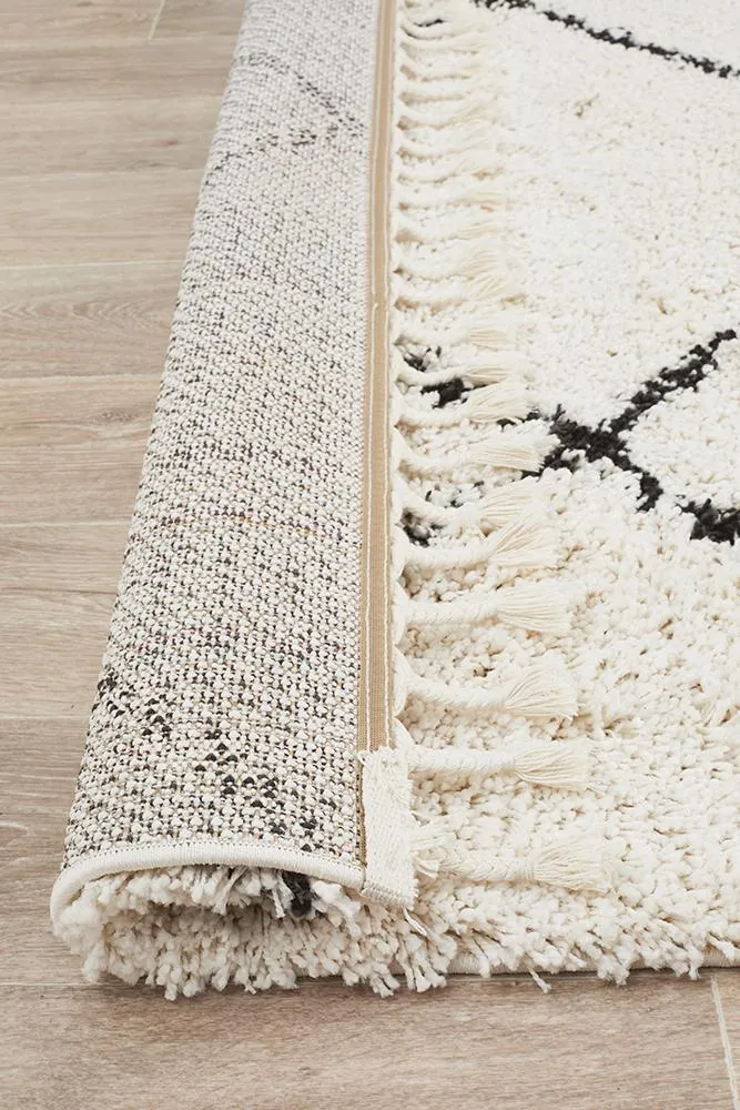 Saffron White Black Shag Tassel Floor Rug